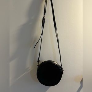 Circle black bag